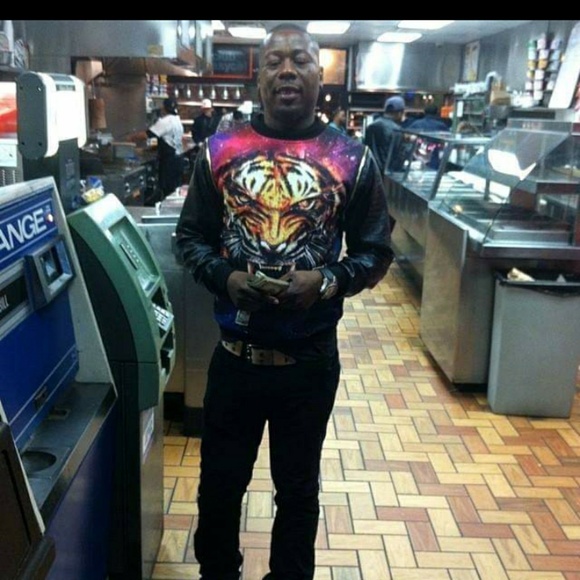 Meet your Posher, Carlos - Picture 3 of 4